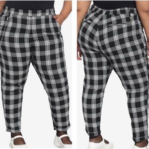 Hot Topic black & white plaid trousers size 5X